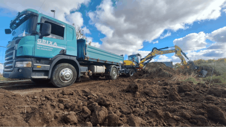 Transporte Grixa - 2-Achs-Seitenkipper mit Bagger bei Erdaushub